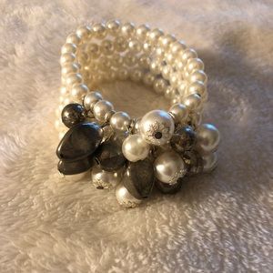 3 for $25🛍 Pearls bracelet without tag.